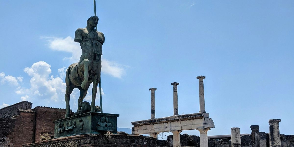 Turisták ókori tárgyakat lopnak Pompeiből, majd átokra hivatkozva visszaviszik őket