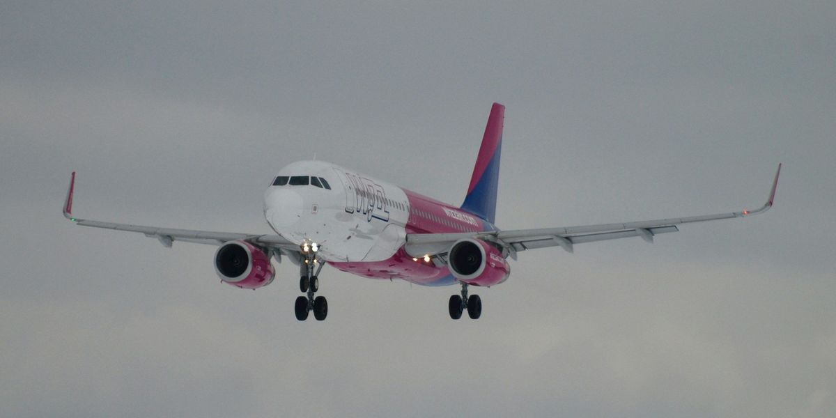 a Wizz Air egyik repülője a levegőben