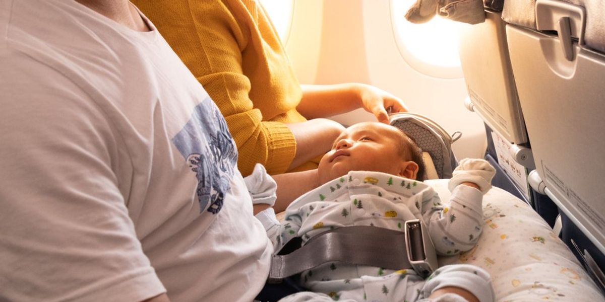 baba a repülőn
