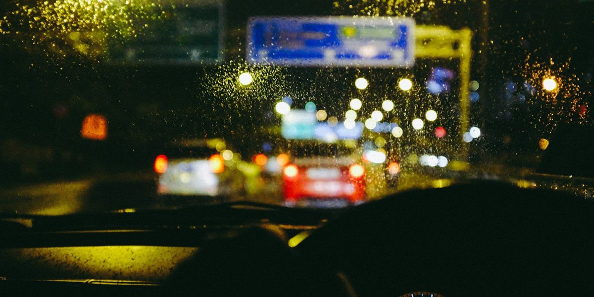Čo robiť, aby sa vám za volantom nezatvárali viečka: tipy na nočné jazdy autom