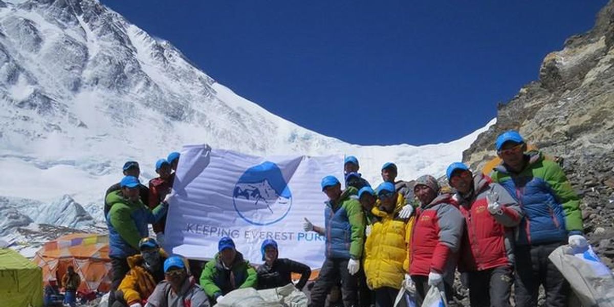 8,5 tonna szemetet gyűjtöttek össze az Everesten
