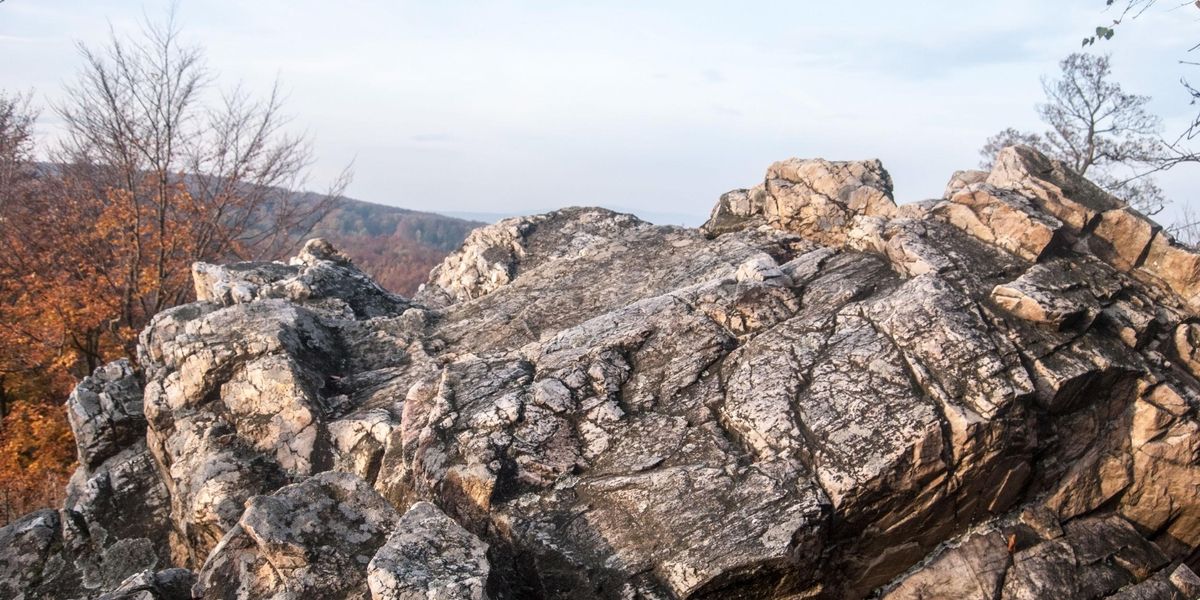 Čarovné skaly a ešte čarovnejšie výhľady v Malých Karpatoch