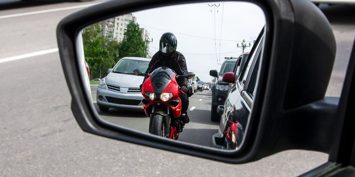 Ako si správne nastaviť spätné zrkadlá v aute