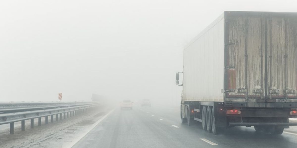 Jazdenie v hmle: Tipy pre vodičov a zaujímavosti o hmle