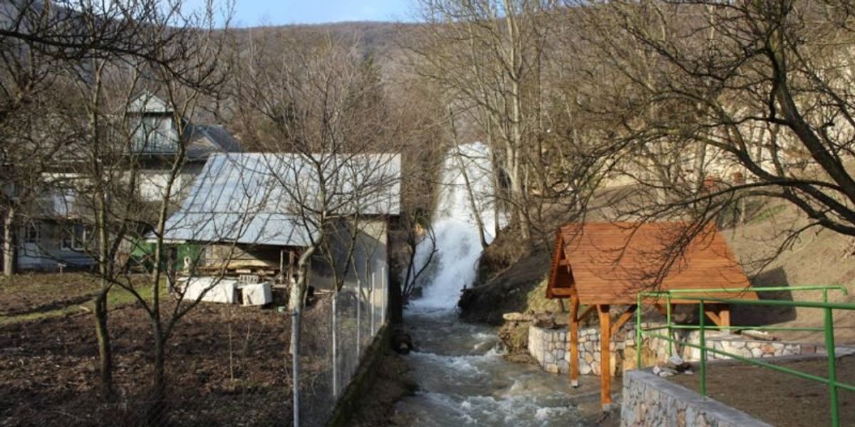 Vodopád priamo v dedine: Hrhovský vodopád