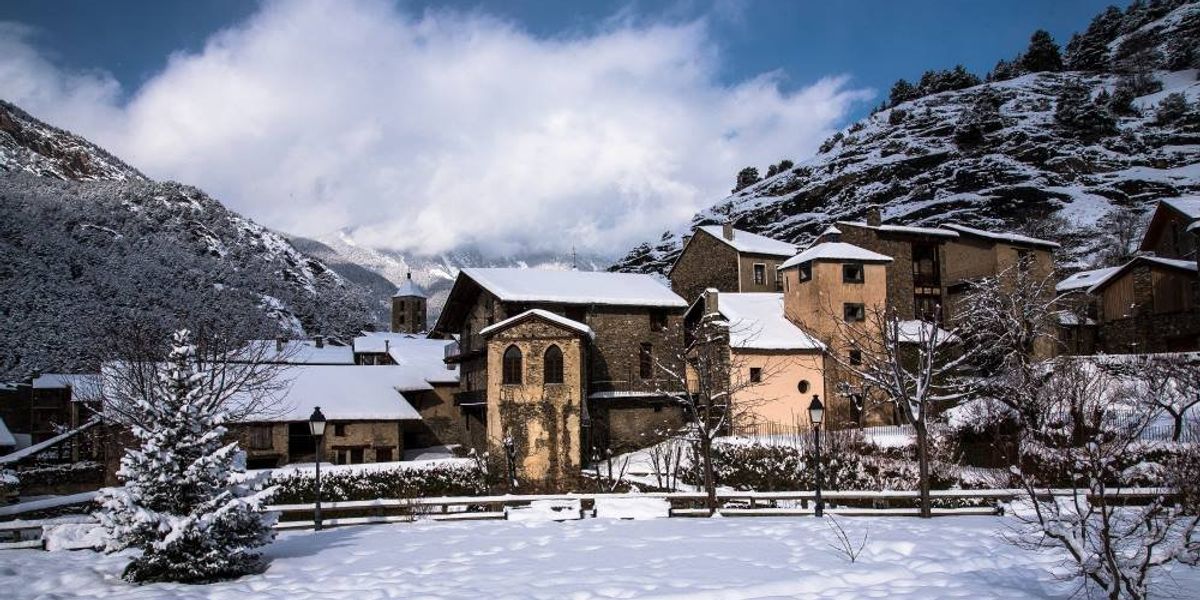 Táto krásna európska dedina s malebnou architektúrou je ideálna na zimný oddych