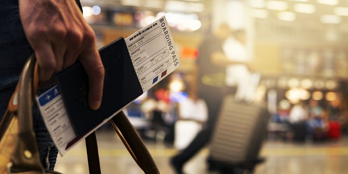 Letiská v Spojenom kráľovstve už nebudú vyžadovať od cestujúcich, aby sa preukazovali cestovným pasom