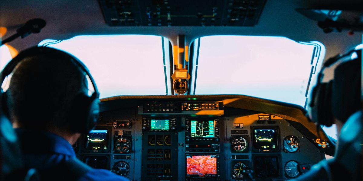 ​Čoraz viac nesprávnych údajov, piloti sa musia znovu naučiť analógovú navigáciu