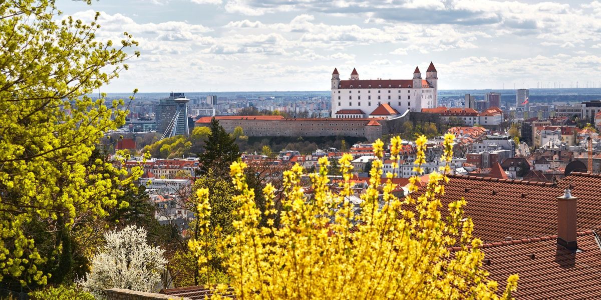 Minulý rok prišlo na Slovensko takmer o pol milióna viac turistov