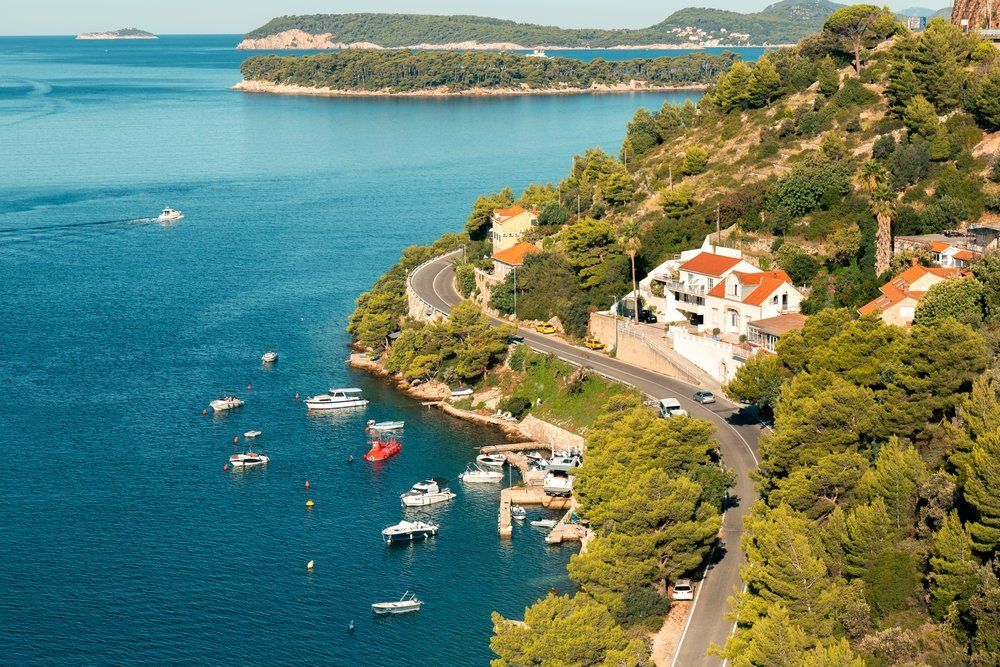 Tengerparti út Dubrovnik városának közelében, Horvátország