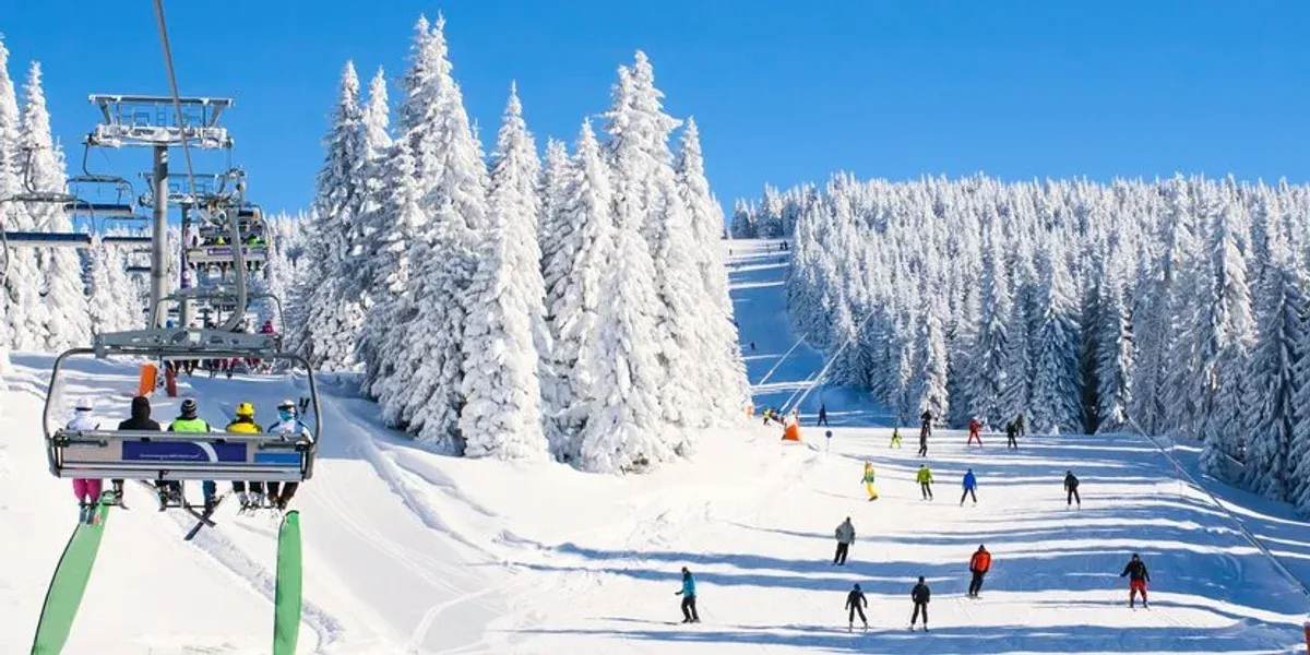 Padá sneh, otvárajú sa lyžiarske strediská!