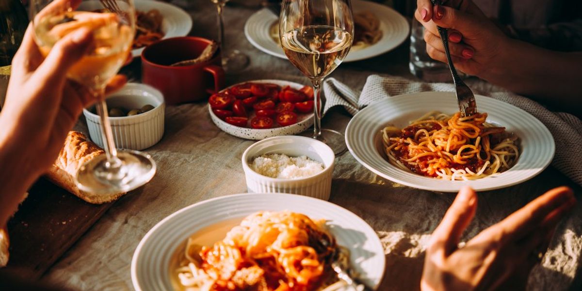 olasz ételek az asztalon