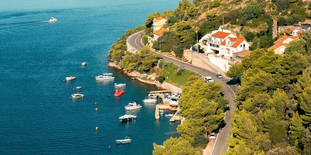 Tengerparti út Dubrovnik városának közelében, Horvátország