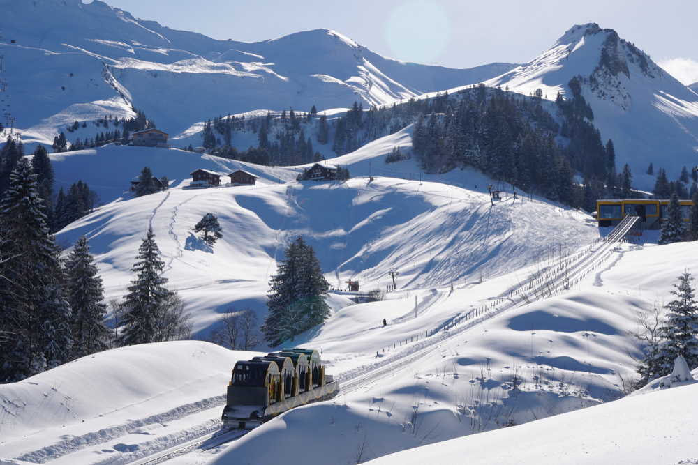 A mesebeli Svájci-Alpokban találjuk a világ legmeredekebb siklóvasútját