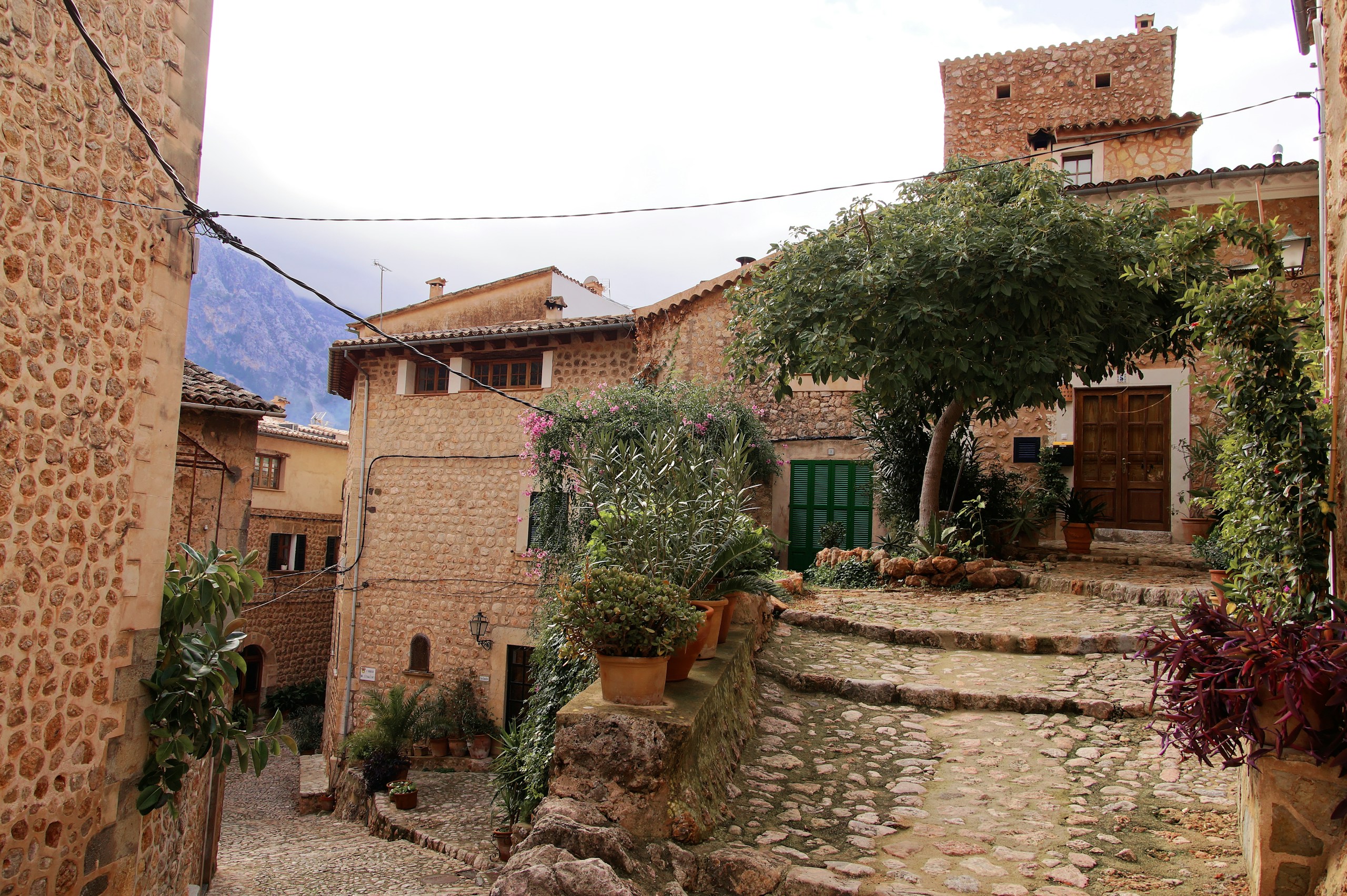 Lakhatást és munkát is biztosít egy apró spanyol falu, ha odaköltözünk