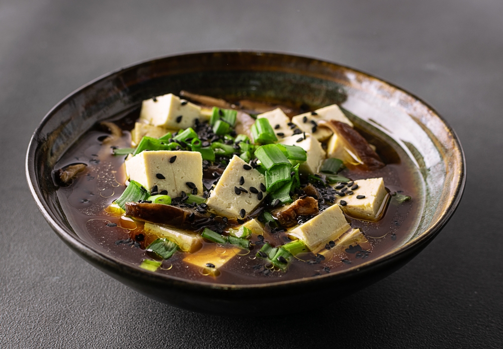 Obľúbená japonská polievka len z pár ingrediencií: Tento recept zvládnete