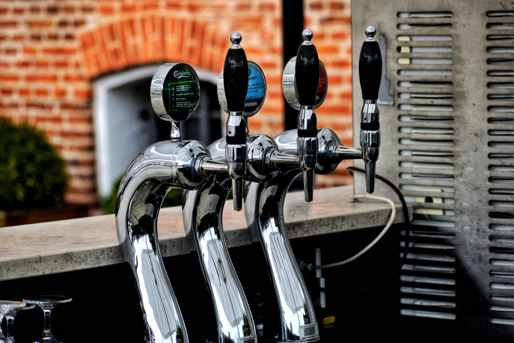 Áprilistól Pozsony betiltja a sörbicikliket