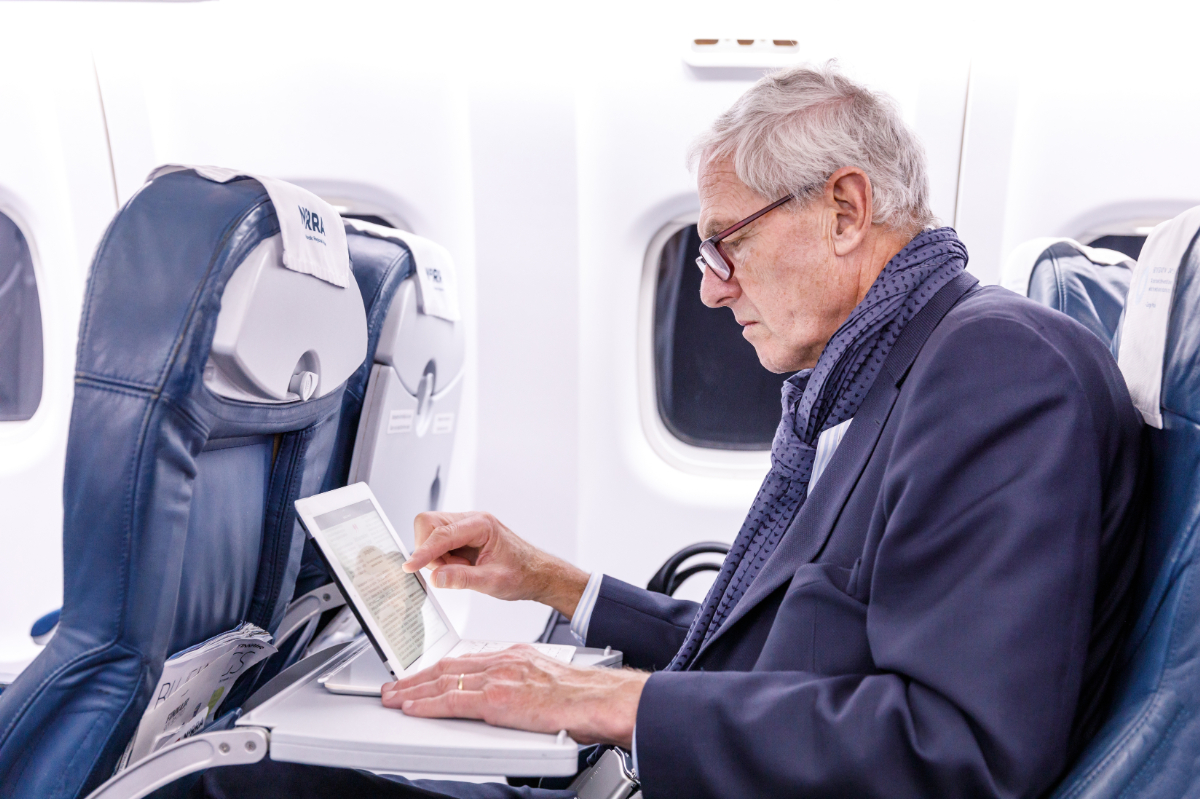 Repülés idősebb korban? Ezt a dolgot tegyük a repülőn!