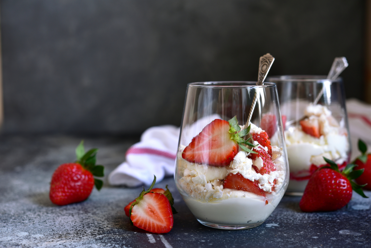 A nyár nagy kedvence lehet ez az epres desszert: így készül az Eton mess