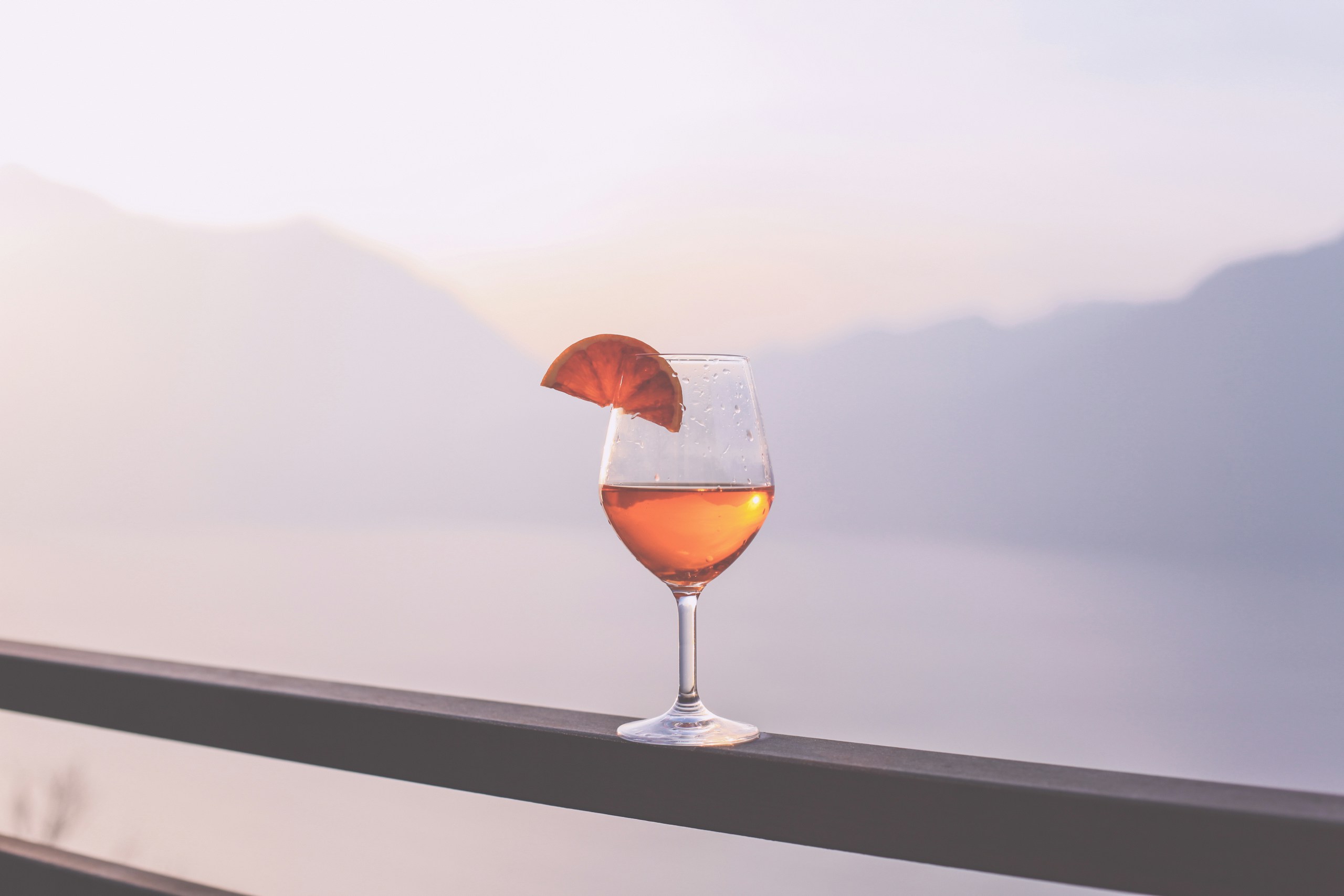 Ako vznikol Aperol Spritz a prečo by ste ho v Taliansku nemali piť večer