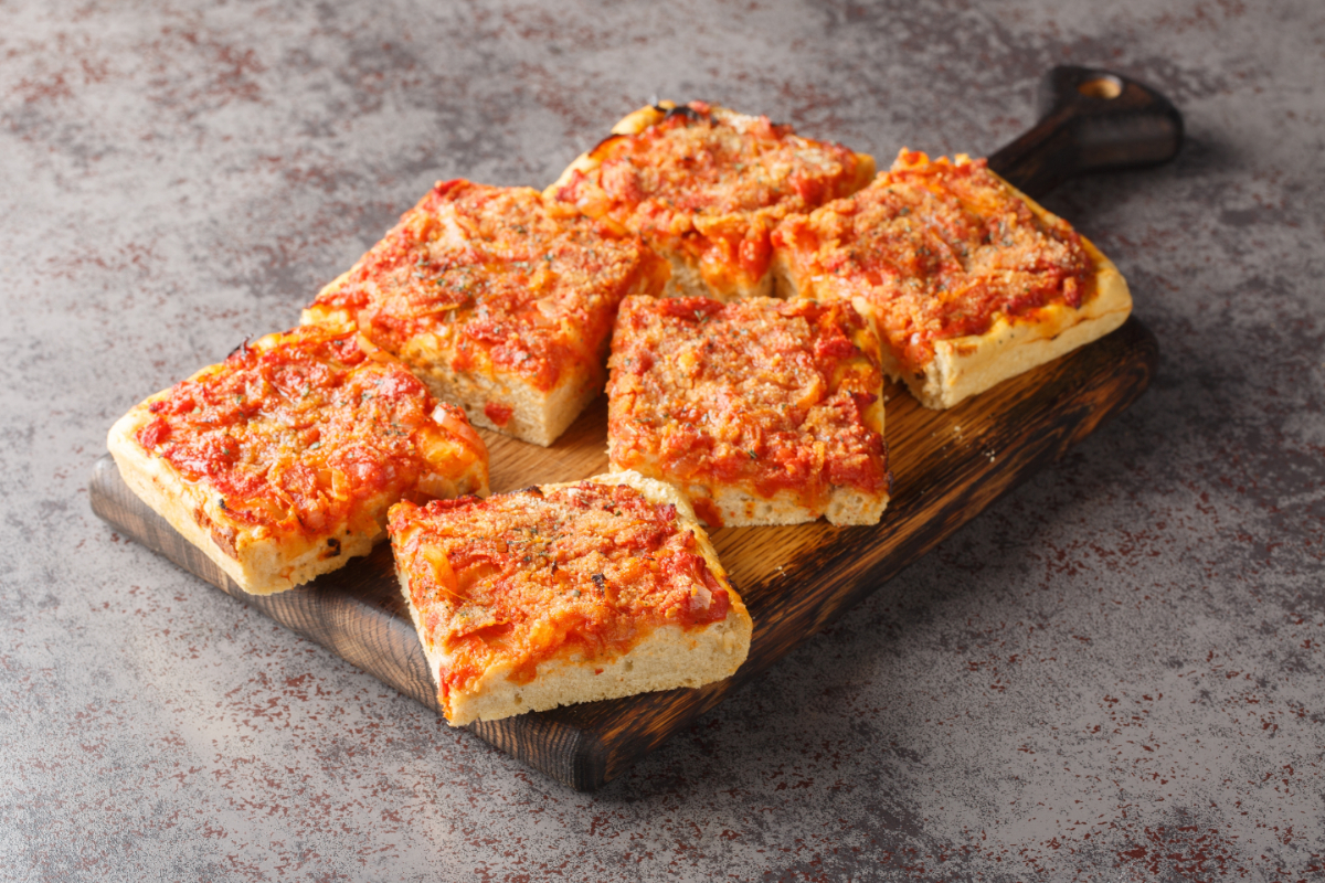 Sicílska pizza je úplne iná ako neapolská. Rozdiel spoznáte na prvý pohľad