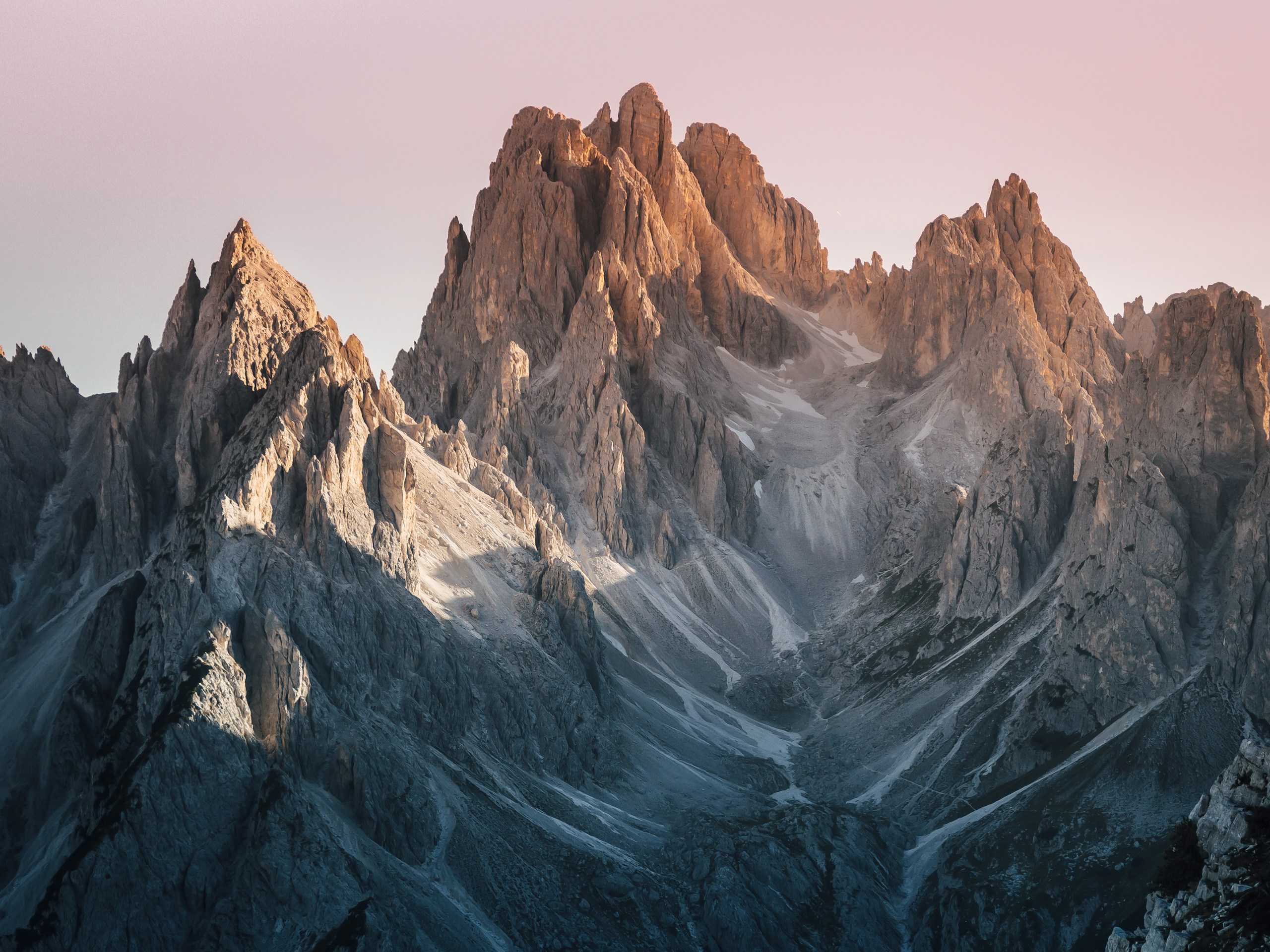 Hatalmas sziklaomlás rázta meg a Dolomitokat – videó!