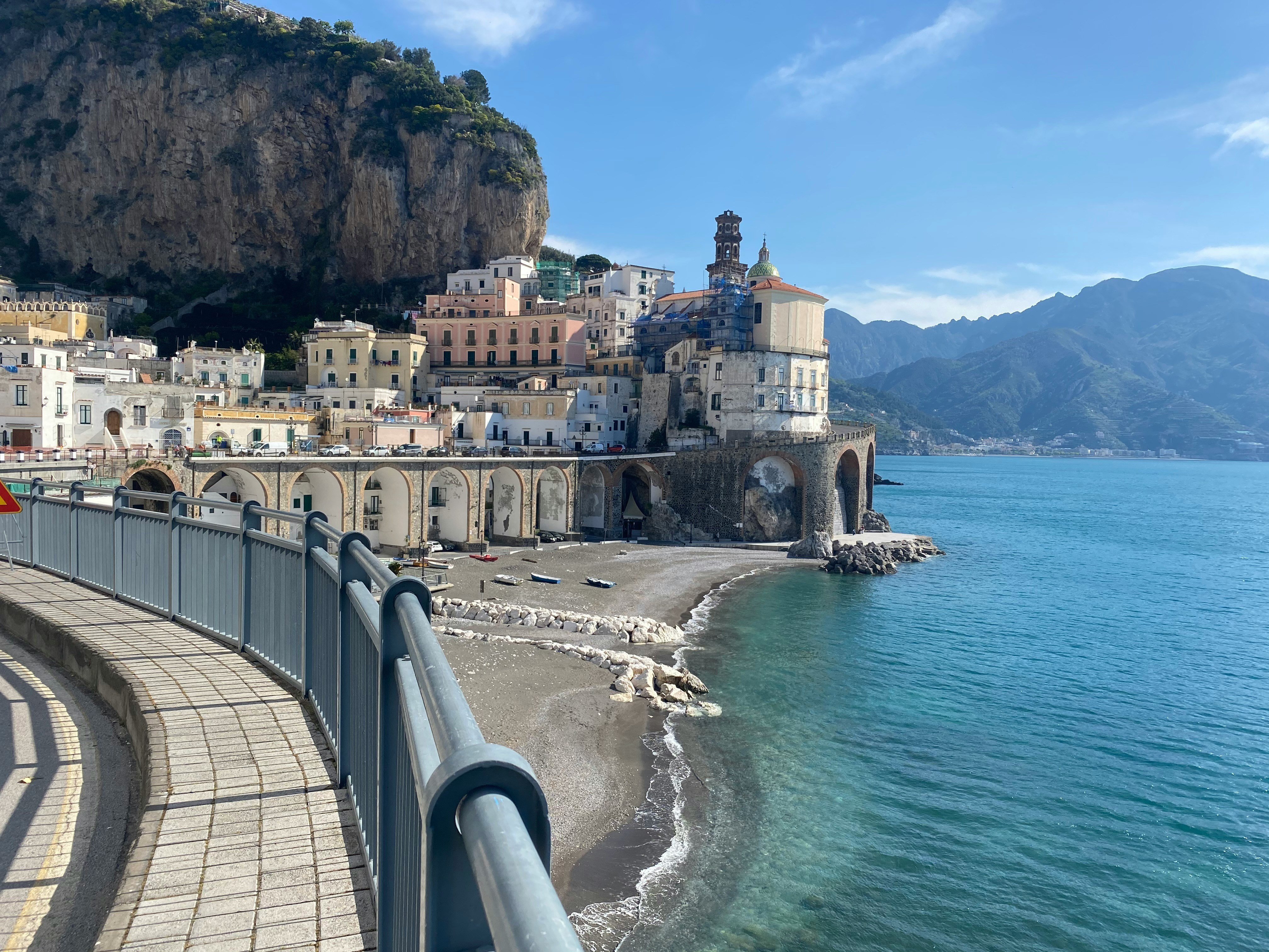 Turisták lephetik el az apró olasz falut a Netflix sikersorozata miatt