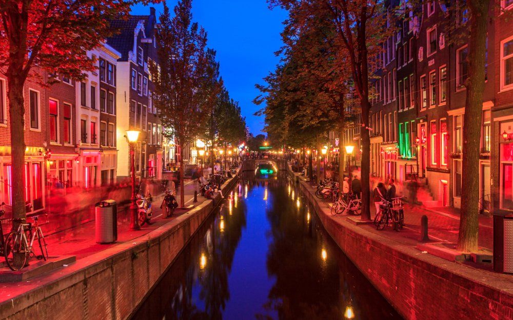 Online ijesztgetéssel próbálkozik a randalírozó turistákkal szemben Amszterdam