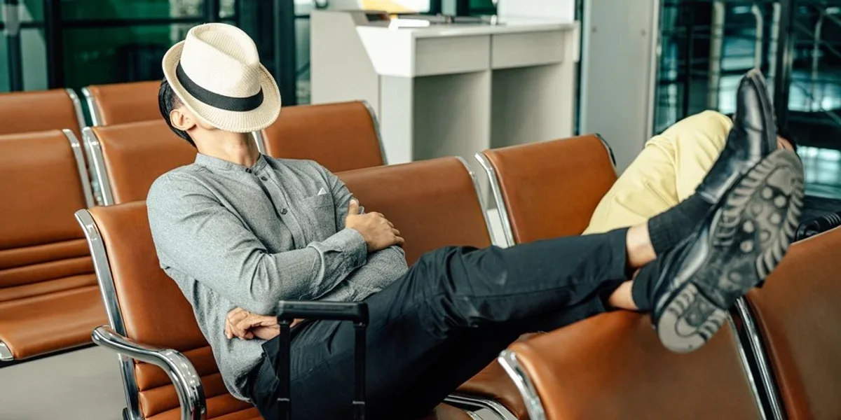 Mešká vám let? 7 tipov ako využiť čas strávený čakaním
