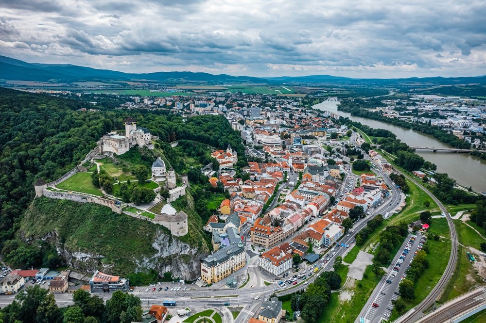 Z BIELYCH KARPÁT K BARLOLÁMAČOVI