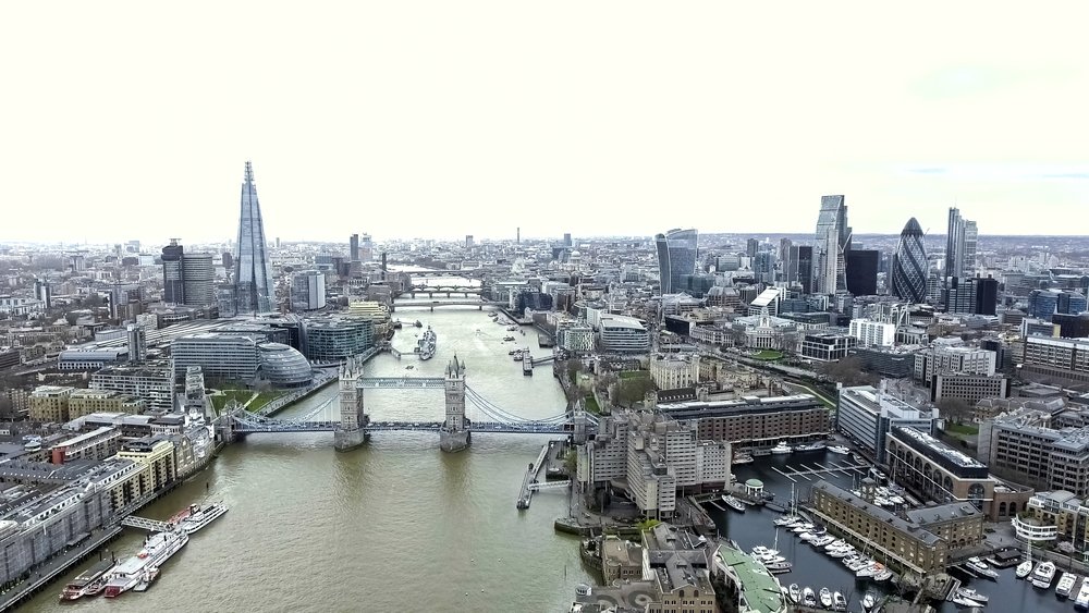 Történelmi épületek és a valóság megdöbbentő találkozása