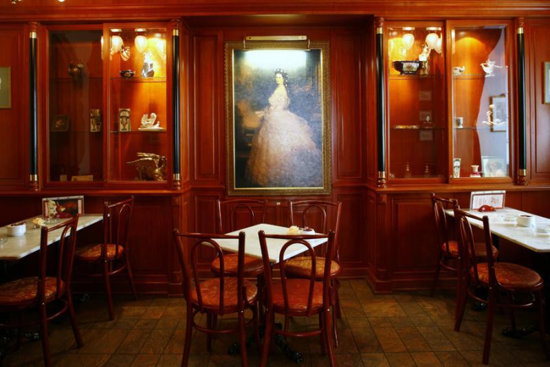 Egy korty kávétörténelem: Kaffee Mayer, Pozsony