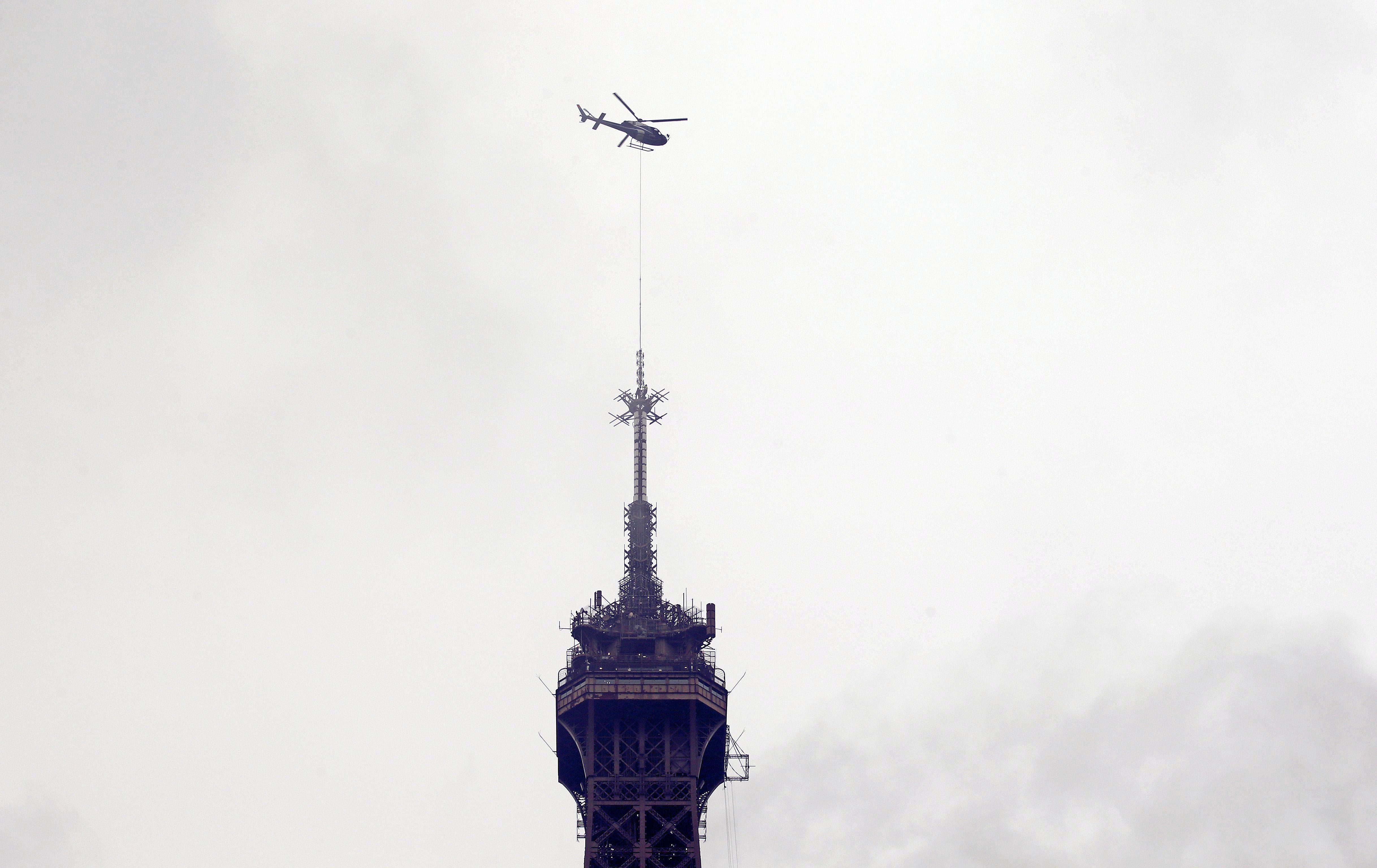 Hat méterrel magasabb lett az Eiffel-torony