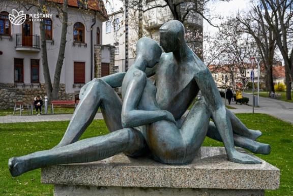Nemkívánatos szobrok újra a köztereken