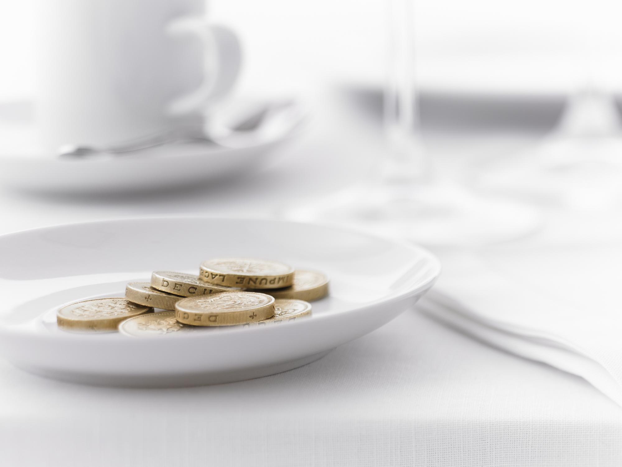 Mennyi borravalót adjak? Körbenéztünk a világban.