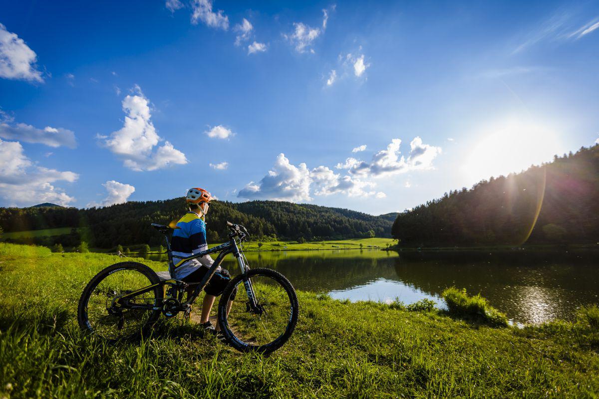 Cyklookruh Rajeckou dolinou a video zaujímavosti zo sveta
