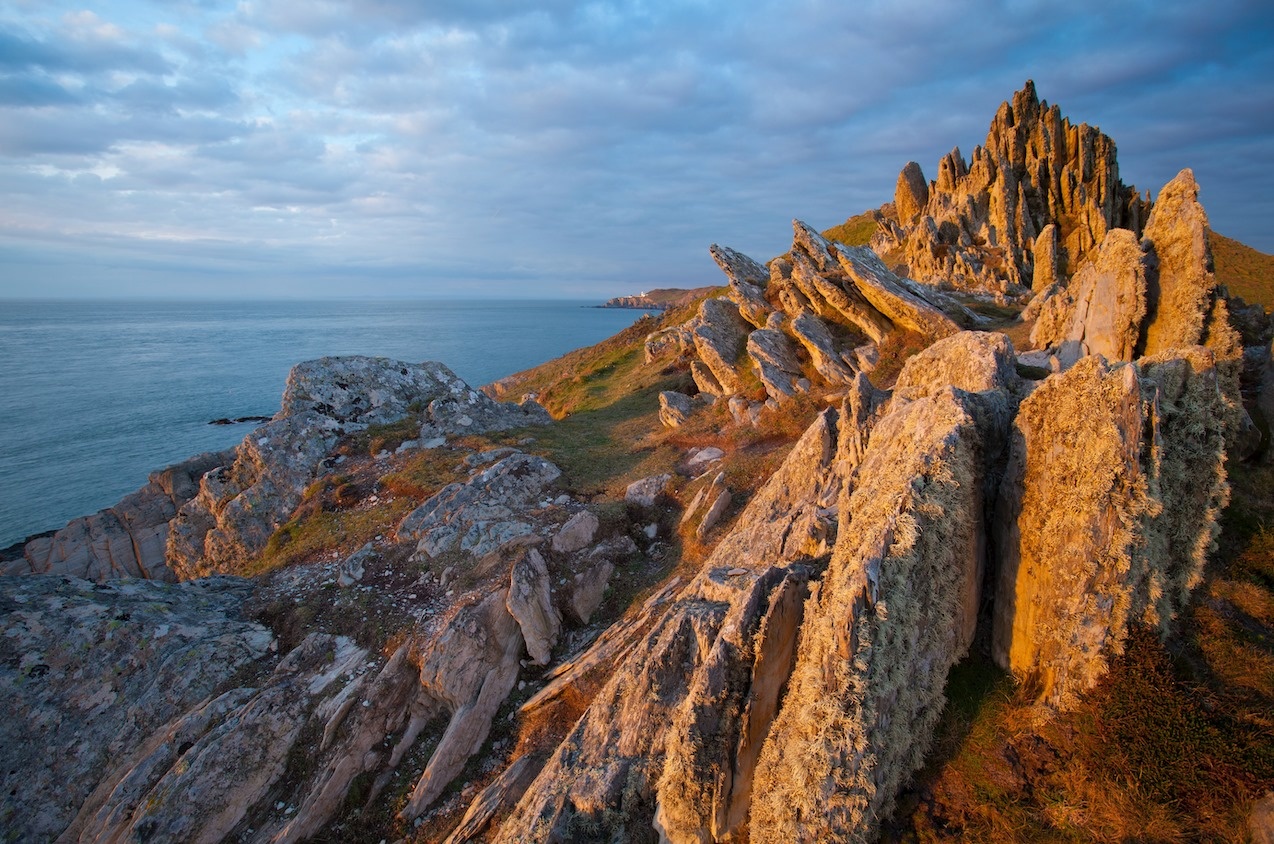 ZÁHADA NA PLÁŽI: PO STOPÁCH AGATHY CHRISTIE